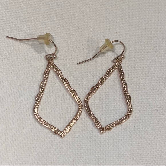 Kendra Scott Earrings - Picture 1 of 1